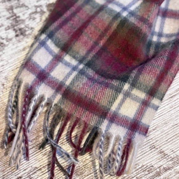 The Royal collection Plaid Fringe Scarf in Burgundy and Cream 100% cashmere - Picture 2 of 3